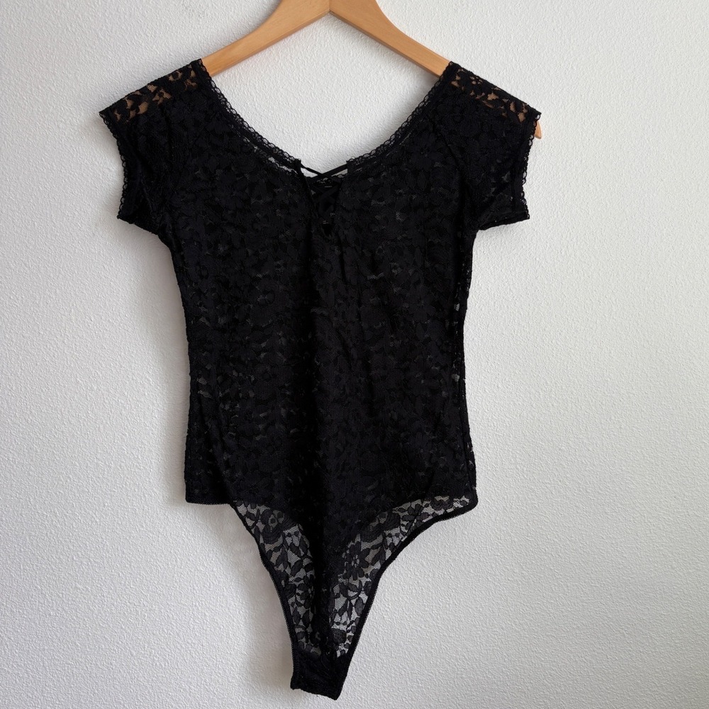Free Press Black Floral Lace Short Sleeve Lace Up Front Thong Bodysuit Small